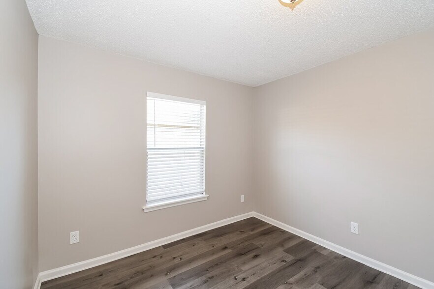 Building Photo - 1817 Penzance Pkwy