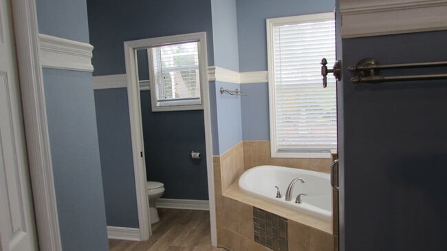 Building Photo - 1326 SW Briarwood Dr