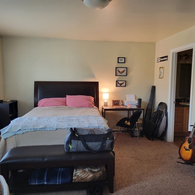 Building Photo - 3 Bed 2.5 Bath with double attached garage in Bozeman