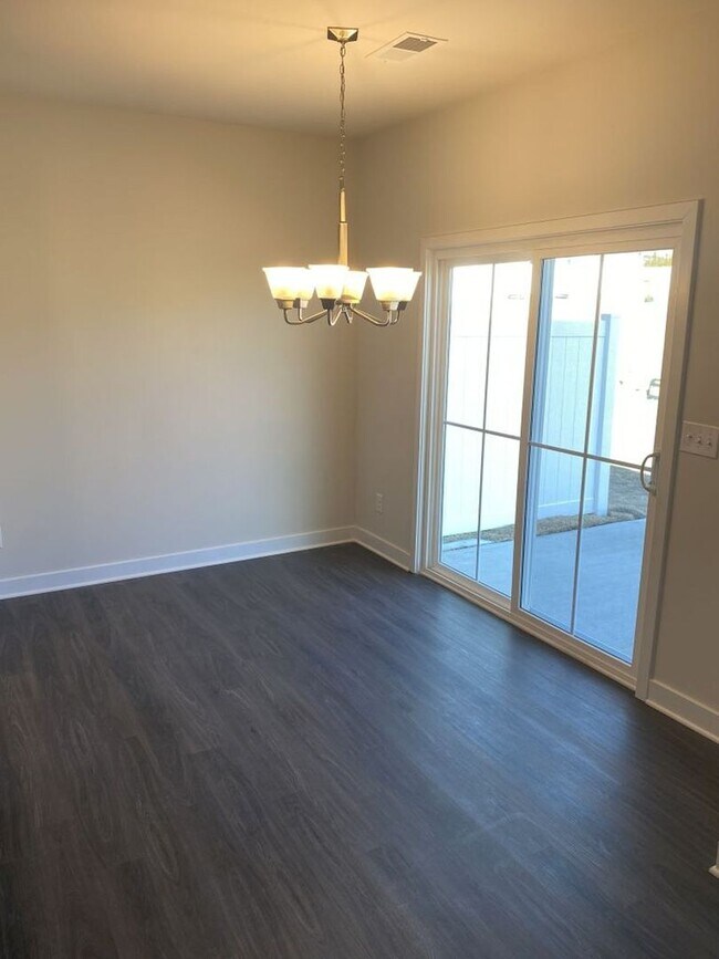 Building Photo - Great 3 Bed, 2 Story Townhome near Concord Mills