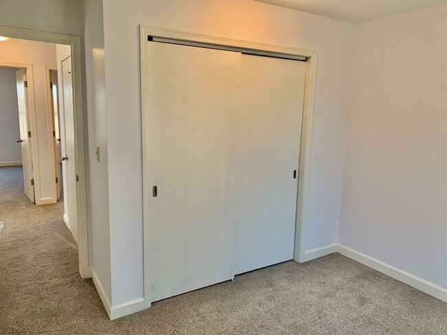Building Photo - 3 Bed / 2 Bath Townhome -  Welcome Home to Space & Simplicity!