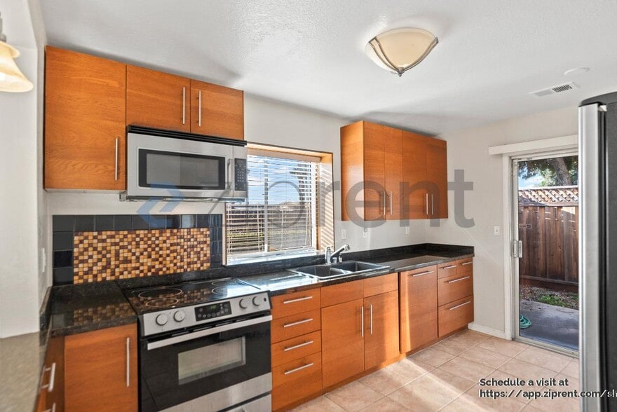 Building Photo - 1618 Seacreek Way