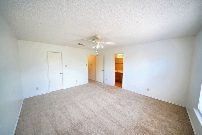 Building Photo - Move-in Ready Home Available in Converse -...