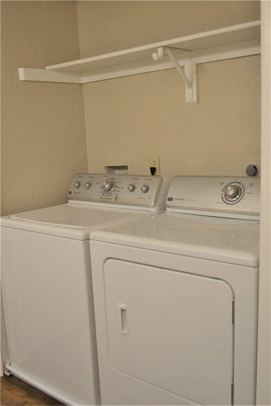 Building Photo - 1247 Dallas Dr