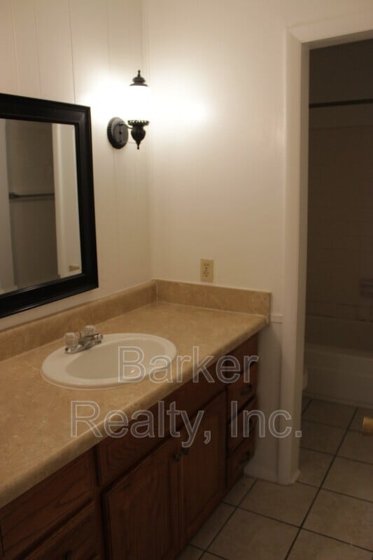 Building Photo - 405 Killington Dr