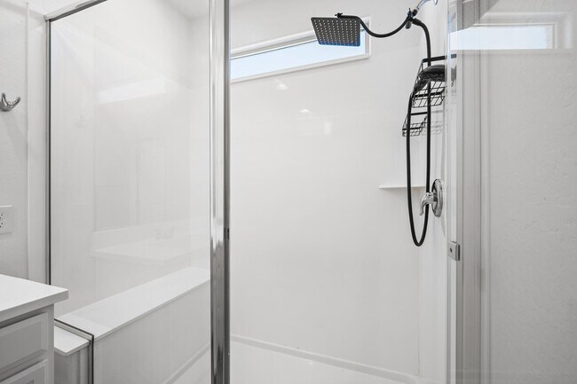 Building Photo - 12406 W Northview Ave