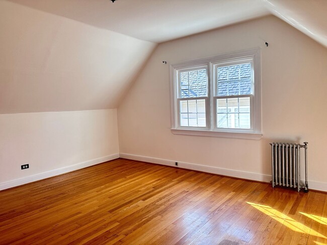 Building Photo - 122 Summit St