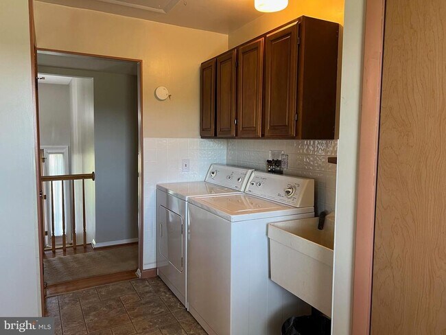 Building Photo - 15009 Falling Waters Rd