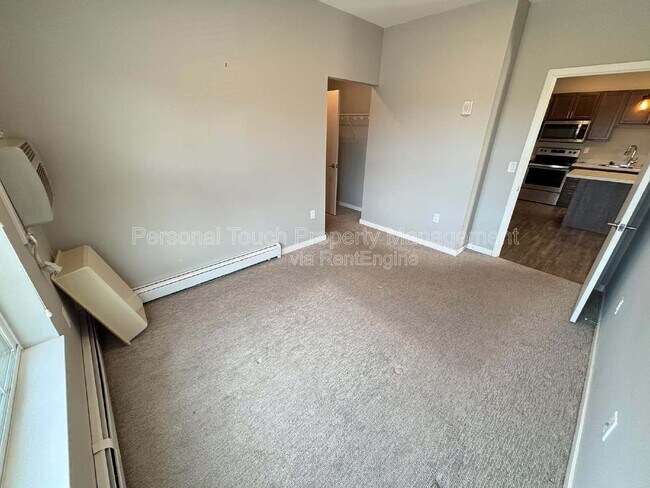 Building Photo - 600 8th St S