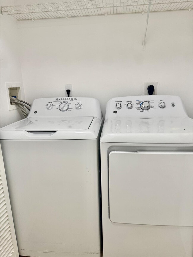 Building Photo - 4856 N State Rd 7