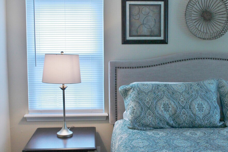 Building Photo - 7825 Renaissance Ct