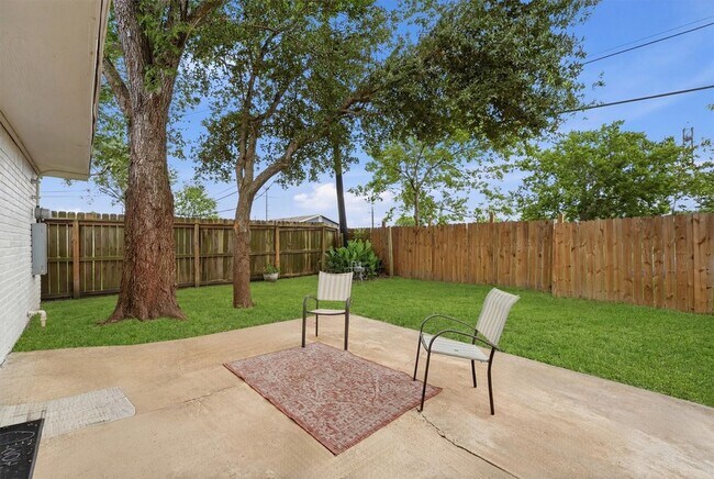 Building Photo - 3714 Brookmeade Dr