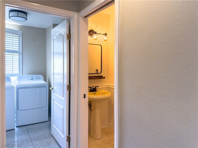 Building Photo - 1842 Bogey Way