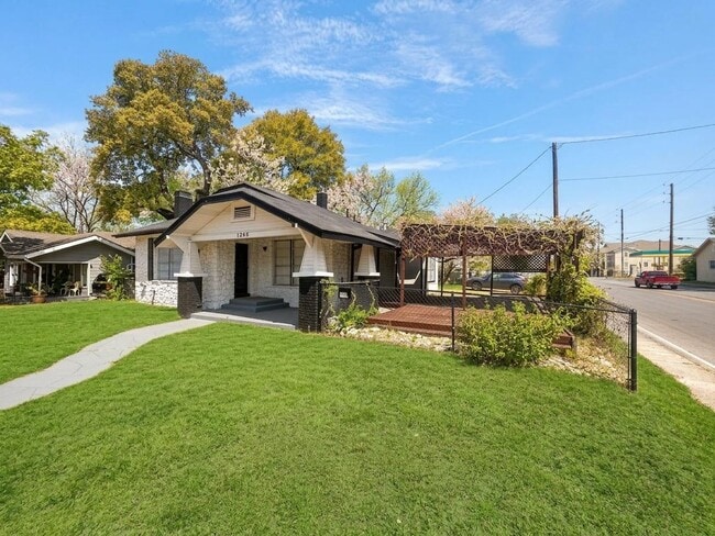 Building Photo - 1245 Kayton Ave