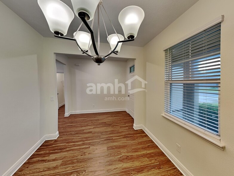 Building Photo - 1372 Celery Ave