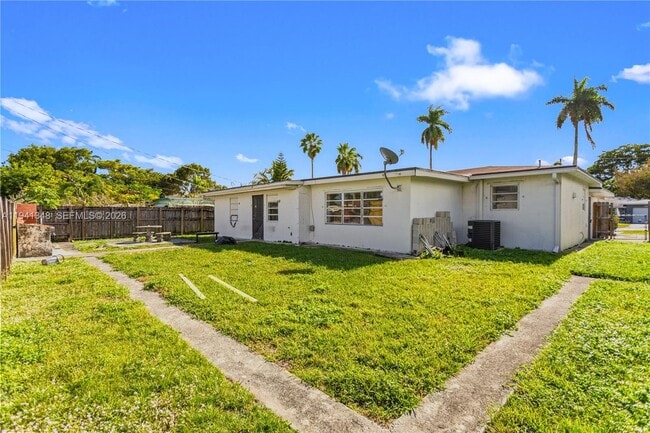 Building Photo - 3253 Pierce St