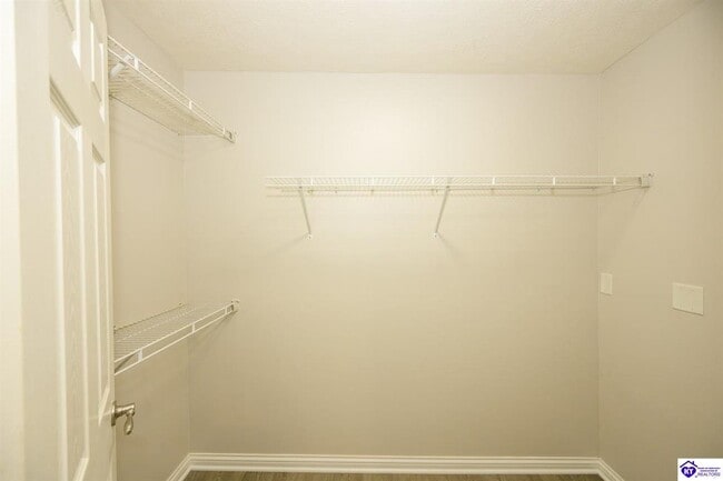 Building Photo - 172 Creekvale Dr