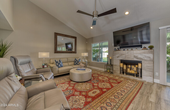Building Photo - 7812 E Oakshore Dr