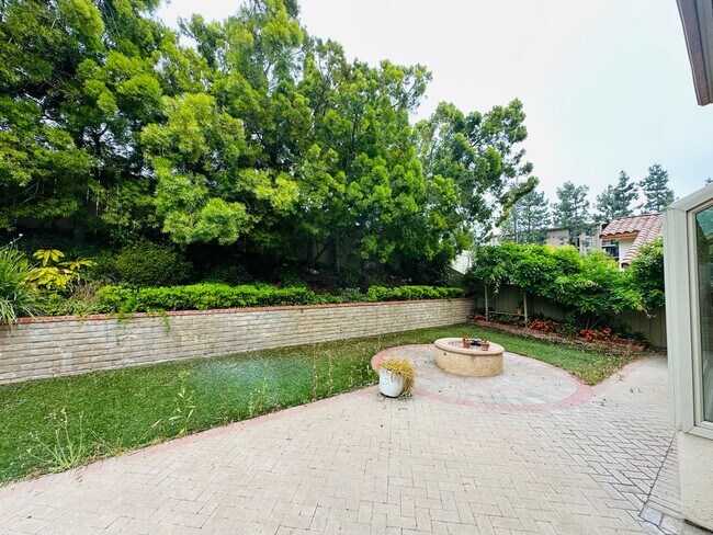 Building Photo - Luxury remodeled 4 bedroom, 3 bath in prime central location!