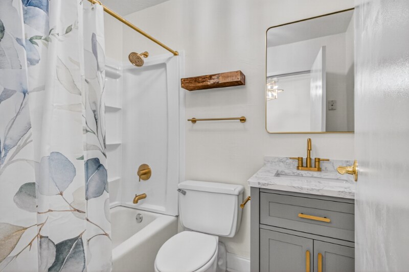 Building Photo - 224 E Garden St