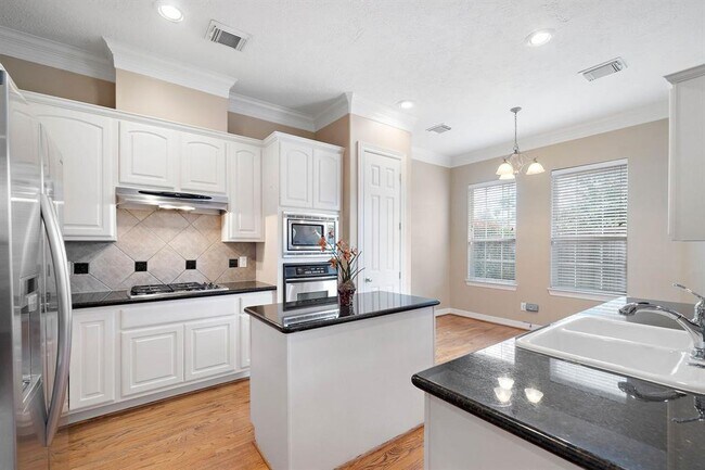 Building Photo - 1503 Shady Villa Fern