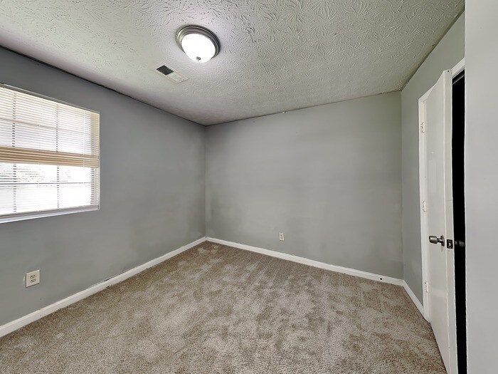Building Photo - 2093 Drake Ct