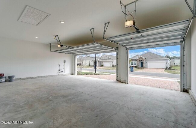 Building Photo - 300 Gan Wy