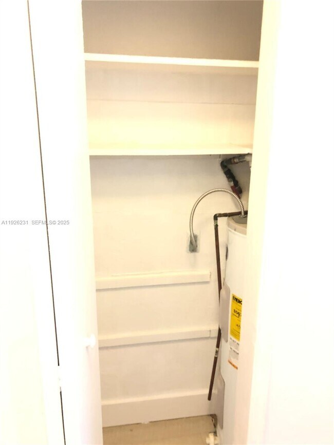 Building Photo - 8340 Crespi Blvd