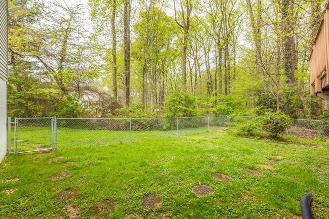 Building Photo - 3303 Spring Lake Ct