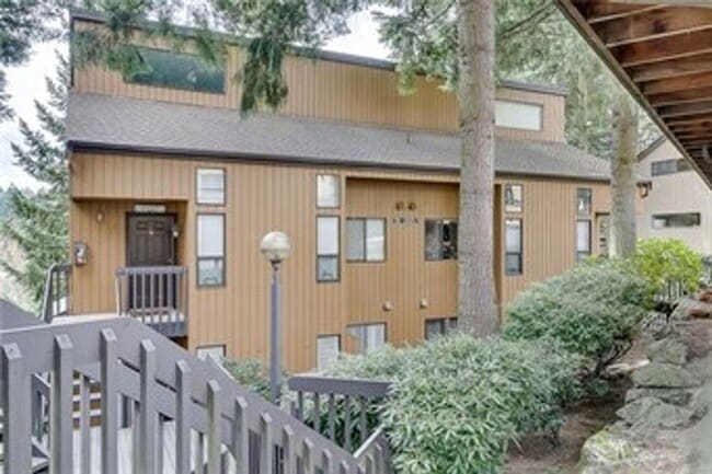 Building Photo - Freshly Updated 3BR Condo w/ Cozy Fireplace, Deck & 2 Parking