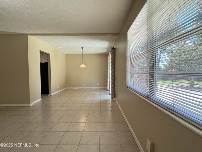 Building Photo - 517 Cody Dr