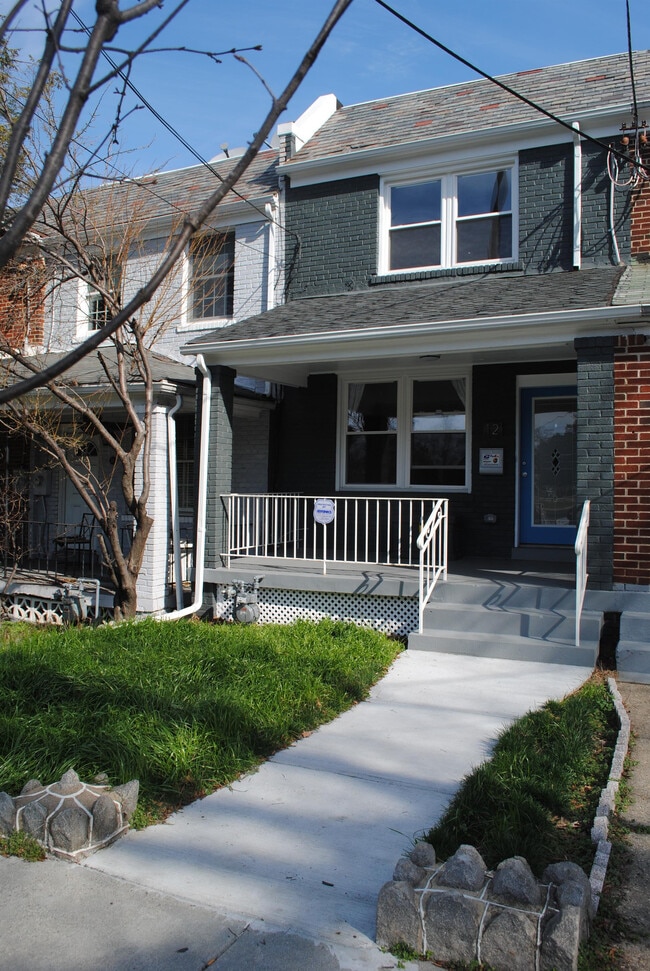 Building Photo - 12 Hawaii Ave NE