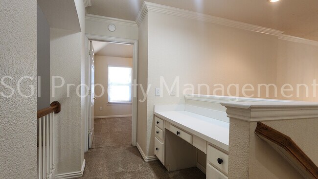 Building Photo - 329 Parkhurst Ln