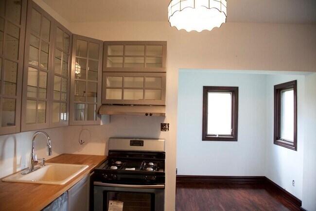 kitchen and breakfast nook - 3934 Avery St