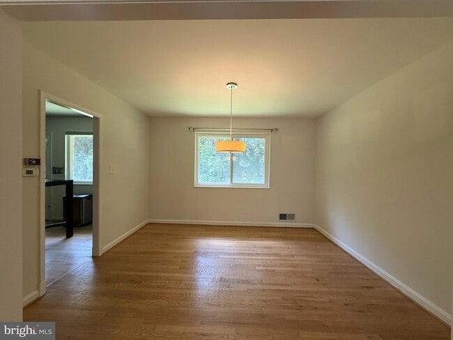 Building Photo - 9209 E Parkhill Dr