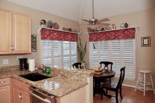 Building Photo - Available in August!  3 Bedroom 2 1/2 Bath...
