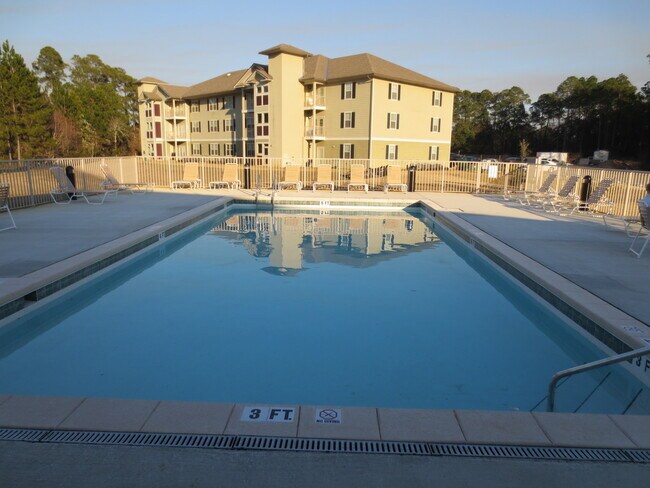Building Photo - Beautiful 3 Bedroom Apartment in Fort Walton Beach!