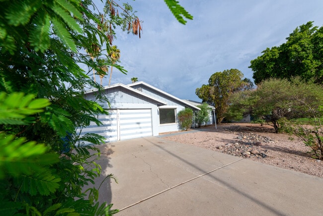 Building Photo - 2607 S Jentilly Ln