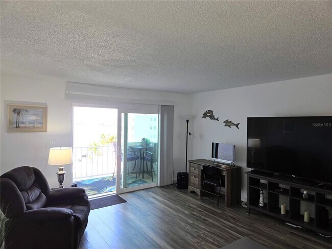 Building Photo - 285 107th Ave