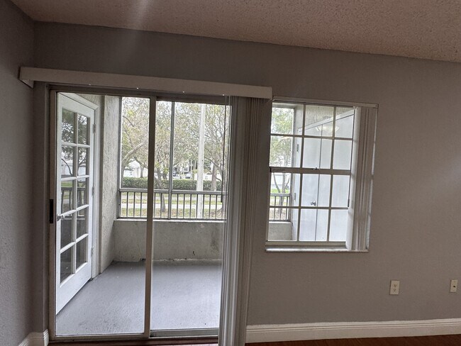 Building Photo - 2810 N Oakland Forest Dr