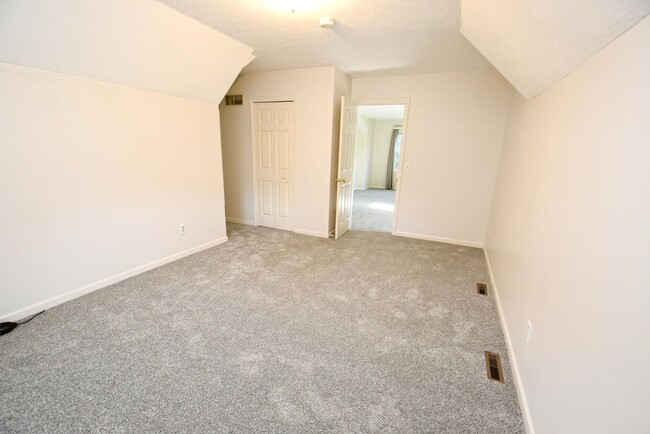 Building Photo - Large executive home in Granger IN