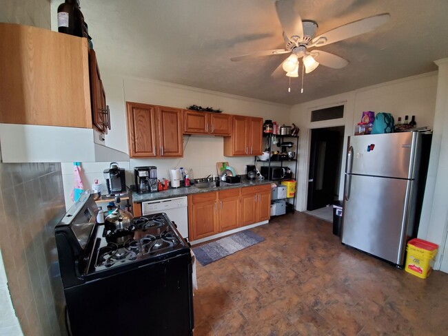 Building Photo - Available July 2026 - 4 Bedroom Home w/ Off-street Parking and Spacious Deck!