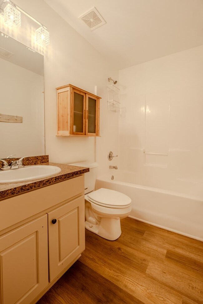 Building Photo - 115 Cypress Pl