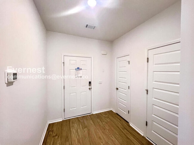 Building Photo - 1511 Ridgefield Cir