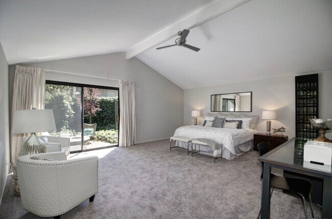 Building Photo - Elegant Fully Renovated 3/3 in Fair Oaks!