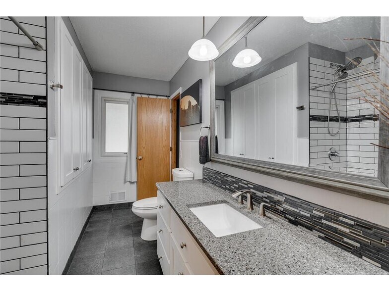 Building Photo - 1016 W 155th St