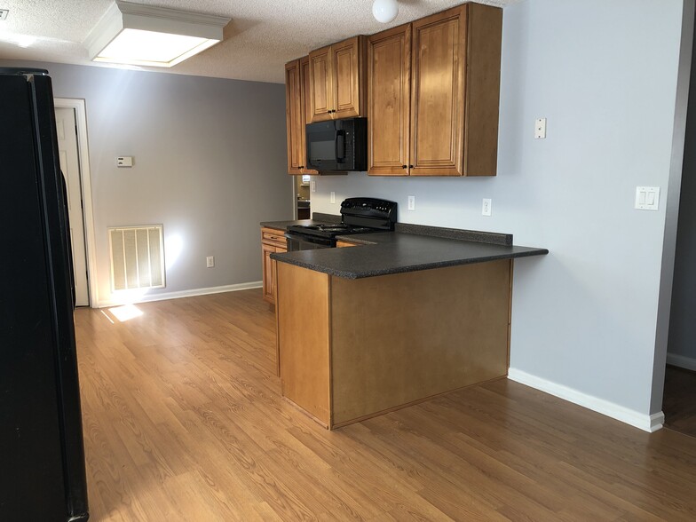 Building Photo - 111 Mockingbird Dr