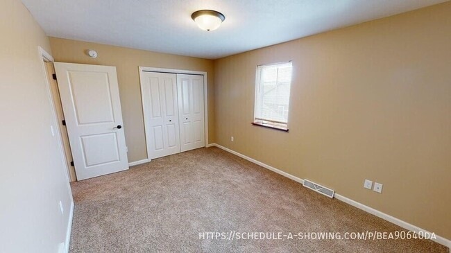 Building Photo - 1706 N Creek Cir