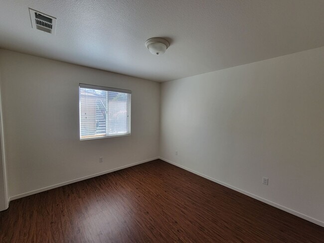 Building Photo - 2221-27  W. Lark