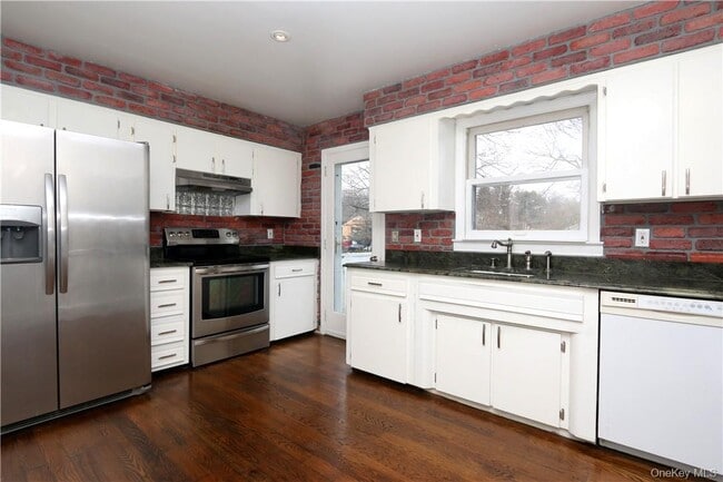 Building Photo - 158 Dykeman Rd